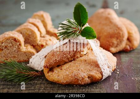 Petit gâteau de stollen aux noix Banque D'Images