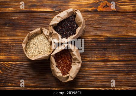 Graines de quinoa blanc, rouge et noir - Chenopodium quinoa Banque D'Images