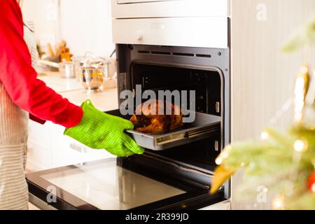 Mère de la Turquie de four pour fêter les vacances de Noël Banque D'Images