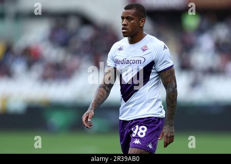 Igor Julio dos Santos de l'ACF Fiorentina regarde pendant la série Un match entre Torino FC et l'ACF Fiorentina au Stadio Olimpico sur 21 mai 2023 à Turin, Italie . Banque D'Images