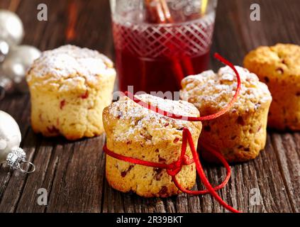 Petits gâteaux de Stollen aux canneberges, cuits dans des verres Banque D'Images