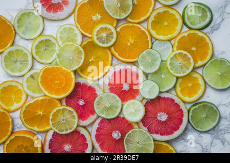 Diverses tranches d'agrumes (plein format) Banque D'Images