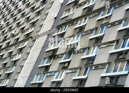 Bloc d'appartements à partir de 50 ans dans le centre de Varsovie Banque D'Images