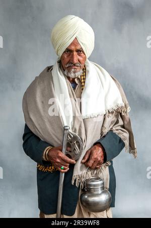 Portrait d'un Sikh âgé en robe traditionnelle. Banque D'Images