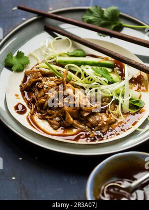 Pancakes chinois de style « muck » aux fruits de la Chine végétaliens Banque D'Images