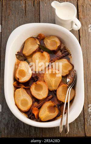 Poires rôties au miel et aux épices chaudes Banque D'Images