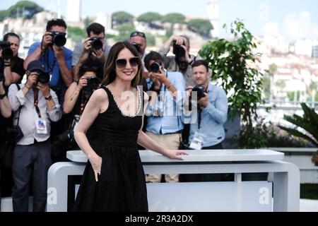 Cannes, France. 23rd mai 2023. Elsa Zylberstein photographiée pendant la séance photo du Club Zero dans le cadre du Festival international du film de Cannes 76th au Palais des Festivals de Cannes, France photo de Julie Edwards/Alay Live News Banque D'Images