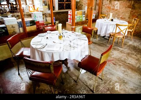 Intérieur du restaurant Retro Bistro dans la zone haut de gamme Banque D'Images