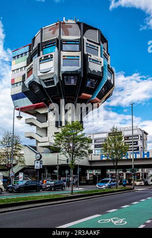 Bierpinsel, tour de la bière, édifice futuriste Pop-Art conçu par les architectes Ralf Schüler et Ursulina Schüler-Witte et construit en 1972-76 à Steglitz-Berlin Banque D'Images