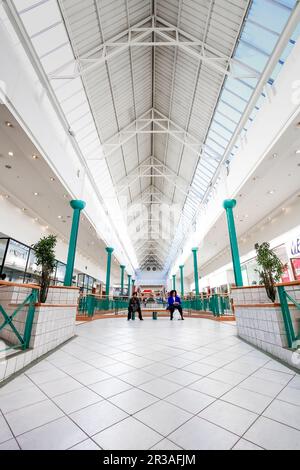 Intérieur de la galerie marchande Alberton City Mall à Johannesburg Banque D'Images