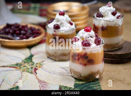 Mousse de Noël à la citrouille et aux canneberges Banque D'Images