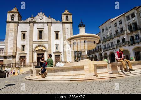 Plaza San Martín y Iglesia de San Antao, Evora, Portugal, Alentejo, Europa. Banque D'Images