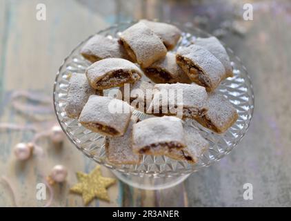 Confiserie vegan Stollen sur une plaque de verre Banque D'Images