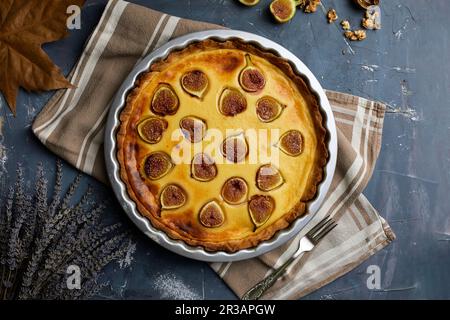 Tarte aux figues au mascarpone fraîchement cuite Banque D'Images