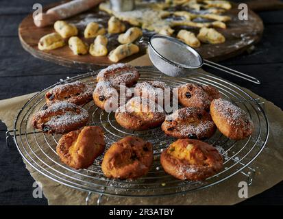 Mini-Stollen sur une grille de refroidissement Banque D'Images