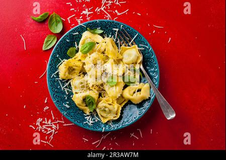 Tortellini au parmesan Banque D'Images