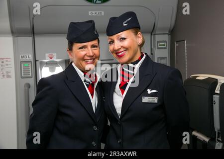 Deux membres de l'équipage de cabine de l'équipe Ambassador, à bord d'un Airbus A380 Banque D'Images