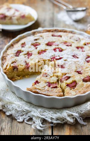 Tarte à la rhubarbe et aux amandes Banque D'Images