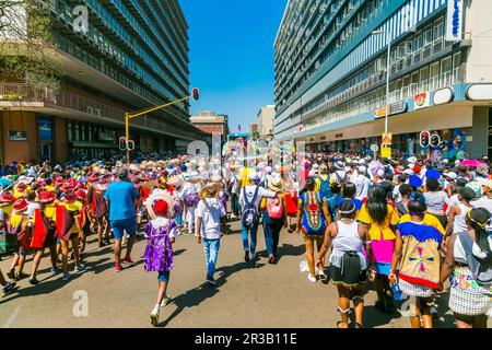 Chars et déguisements déguisés au carnaval de Gauteng à Pretoria Banque D'Images