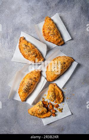 Patate douce, pois chiches, chorizo, paprika fumé et pasty de chou-fleur Banque D'Images