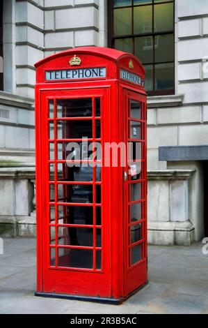 Boîte de téléphone rouge Banque D'Images