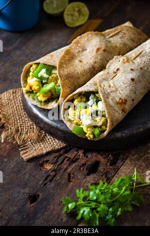 Roulés avec paneer et légumes Banque D'Images