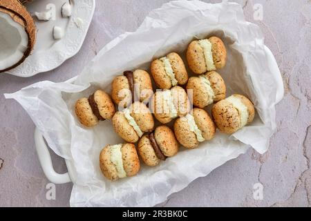 Biscuits santé à faible teneur en glucides à base de farine de noix de coco et d'amandes Banque D'Images