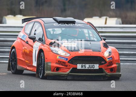 John Griffiths et Emma Morrison dans leur Ford Fiesta 2018 lors du Snetterton Stage Rally 2023, Norfolk, Royaume-Uni. Banque D'Images