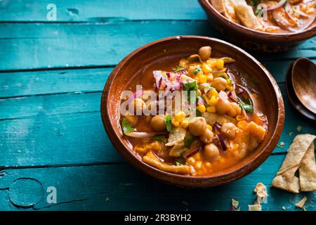 Soupe à la tortilla végétalienne Banque D'Images