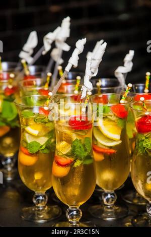 Cocktail de vin boisson de bienvenue lors d'un dîner de gala d'entreprise Banque D'Images
