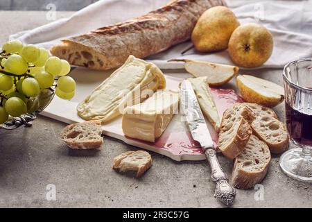 Le Craux au vin rouge, aux poires et à la baguette Banque D'Images