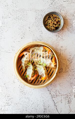 Boulettes de porc et de crevettes avec Gochujang, sauce au sésame et au soja Banque D'Images