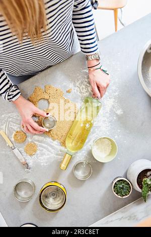 Biscuits en cours de confectionnés Banque D'Images