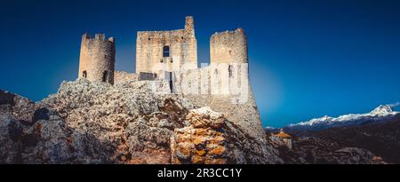 Rocca Calascio ruines dans les Abruzzes - zone du parc national de Gran Sasso dans le sud de l'Italie Banque D'Images