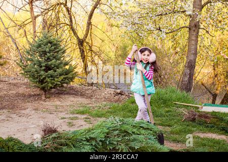 Jolie fille attendant de commencer le travail de jardin Banque D'Images