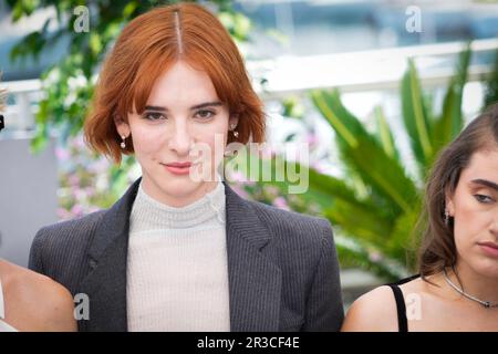 Cannes, France. 23rd mai 2023. L'actrice AMÉRICAINE Hari NEF assiste au photocall ''l'Idol' au festival annuel de Cannes 76th au Palais des Festivals sur 23 mai 2023 à Cannes, France. (Photo de Daniele Cifala/NurPhoto) Credit: NurPhoto SRL/Alay Live News Banque D'Images