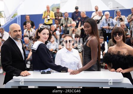 Cannes, France. 23rd mai 2023. Shlomi Elkabetz, Charlotte le bon, Ildiko Enyedi, Karidja Toure et Ana Lily Amirpour participant au jury des courts-metrages et de la Cinef Photocall dans le cadre du Festival du film de Cannes 76th à Cannes, en France, sur 23 mai 2023. Photo d'Aurore Marechal/ABACAPRESS.COM crédit: Abaca Press/Alay Live News Banque D'Images