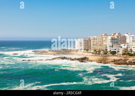 Vue sur la baie de Bantry et les appartements du Cap en Afrique du Sud Banque D'Images