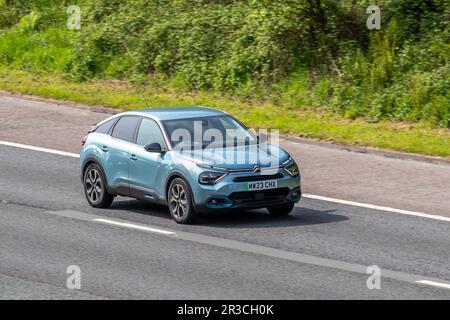 2023 Green Citroën E-C4 brillant + Banque D'Images