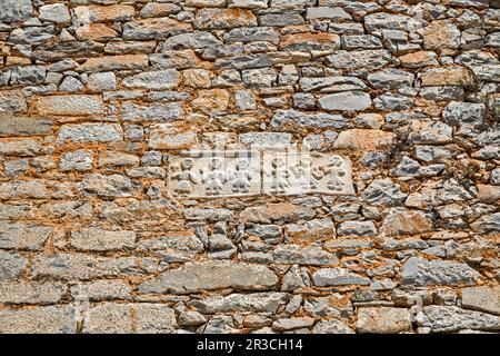 Sculptures de femmes dansant, Église Taxiarches, 18th siècle, village de Tseria, près de Kardamyli, Messenian Mani, Exo Mani, région du Péloponnèse, Grèce Banque D'Images