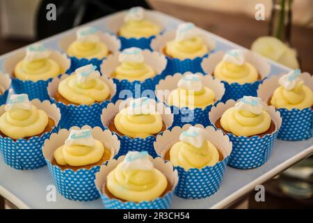 Petits gâteaux de fée exposés pour la restauration Banque D'Images