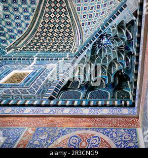 Détail intérieur d'un mausolée dans la nécropole de Shakhi Zinda à Samarkand, Ouzbékistan Banque D'Images