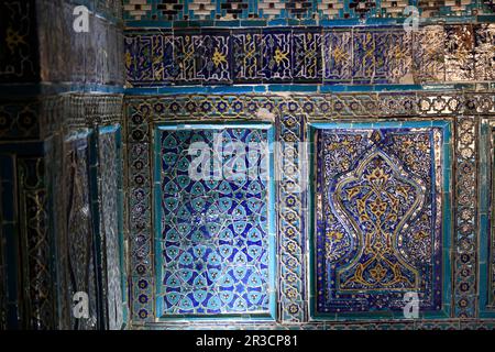 Détail intérieur d'un mausolée dans la nécropole de Shakhi Zinda à Samarkand, Ouzbékistan Banque D'Images