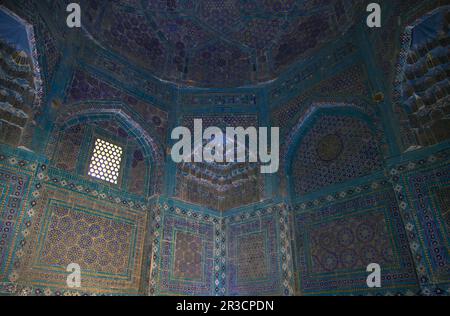 Détail intérieur d'un mausolée dans la nécropole de Shakhi Zinda à Samarkand, Ouzbékistan Banque D'Images