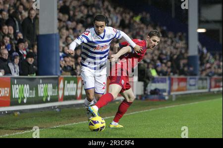 Fabio Da Silva des Queens Park Rangers affronte Zoltan Gera de West Bromwich Albion. WBA a battu QPR 2:1Queens Park Rangers 15/12/12 Queens Park Rangers Banque D'Images