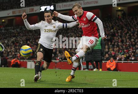 Leon Britton de Swansea City combat avec Jack Wilshere d'Arsenal. Le minerai de sc est 0:0Arsenal 16/01/13 Arsenal V Swansea City 16/01/13 la coupe FA troisième Banque D'Images