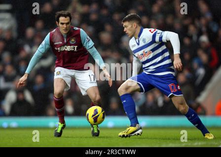 Jamie Mackie des Queens Park Rangers et Joey O'Brien de West Ham UnitedWest Ham United 2012/13 West Ham United V Queens Park Rangers 19/01/13 The Prem Banque D'Images