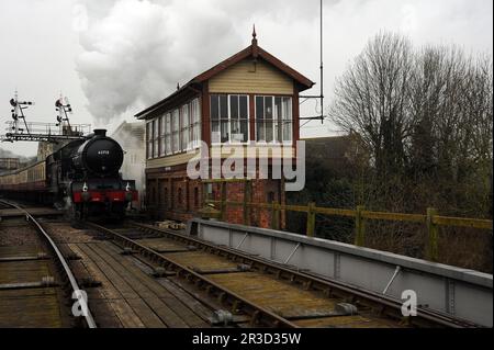 'Morayshire' part de Wansford avec un train en direction de l'est. Banque D'Images