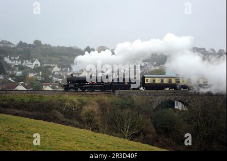 « Lydham Manor » (en cours d'exécution comme pionnier de classe 7800 « Torquay Manor ») au Viaduc de Broadsands. Banque D'Images