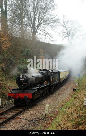 « Lydham Manor » (en cours d'exécution comme pionnier de classe 7800 « Torquay Manor ») au tunnel Greenway. Banque D'Images